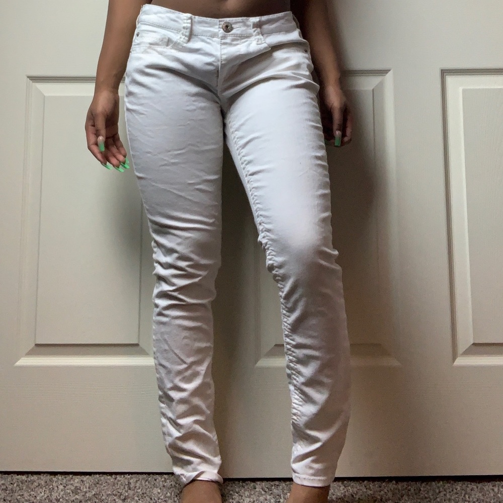 White skinny jeans